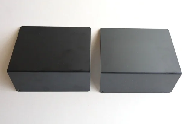 【ペットボトル収納】用意するのはブックエンドだけ（▶手順をチェック）