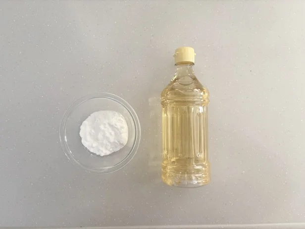 「重曹」と「お酢」を使用する簡単復活テク（▶次へ）