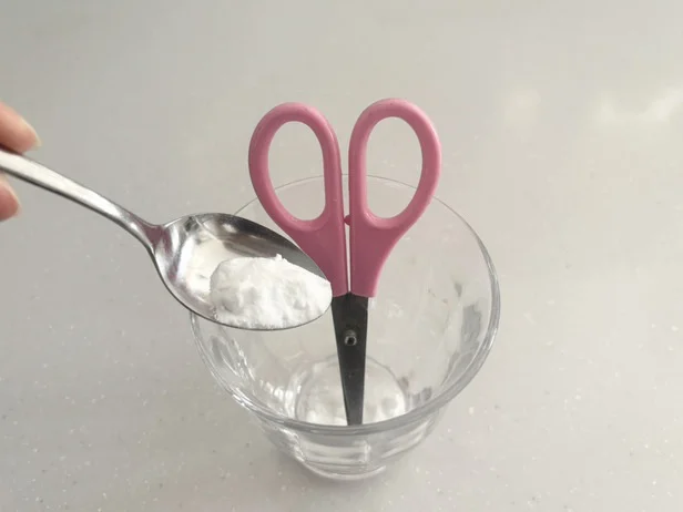 大さじ1杯分の重曹を投入（▶次へ）