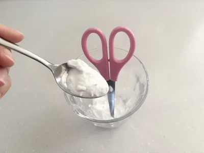 今度は大さじ2杯分の重曹を投入（▶次へ）