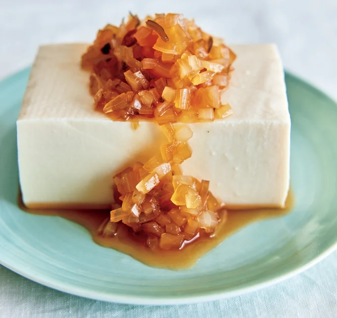 玉ねぎの塩昆布漬けの冷ややっこ