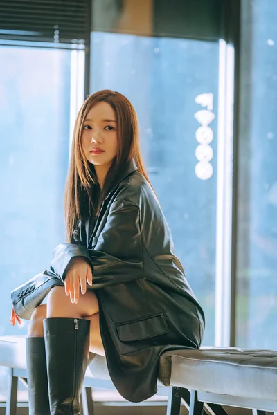 ニュースを見つめるイラン