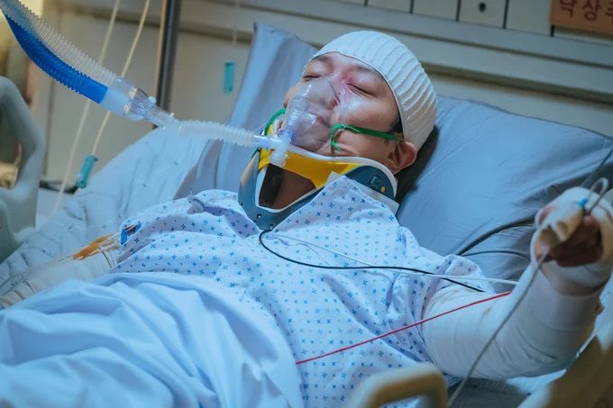 ジェームスはグホが知らないうちに大怪我を負い入院していた