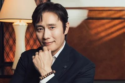 みんしるさんが過去、ファンミーティングの司会でお会いしたことを伝えると思わず笑顔で握手を！