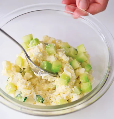 ブロッコリーの茎はポテサラのかさ増しに