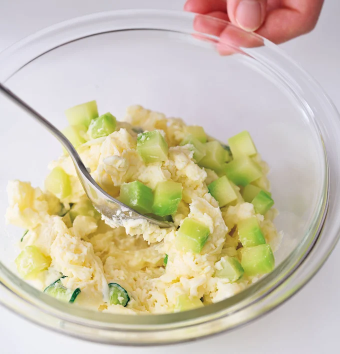 ブロッコリーの茎はポテサラのかさ増しに