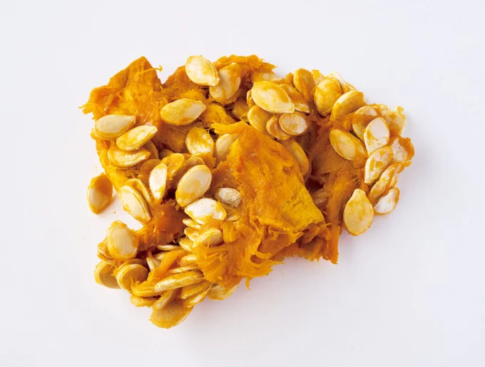 種とわたはいたみやすいので、かぼちゃを買ってきたらすぐに取り出して使うのが◎。ユニークな食感がやみつきに!