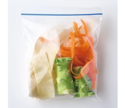 皮や茎を集めてキーマカレーに