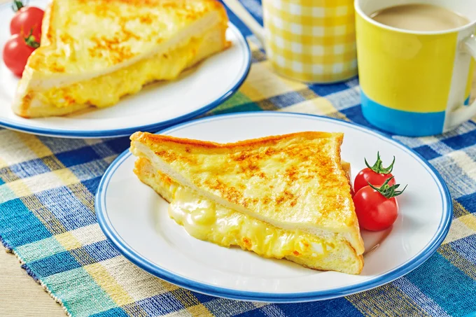 卵マヨフィリングが余ったら、チーズをはさんでフレンチトーストサンドに