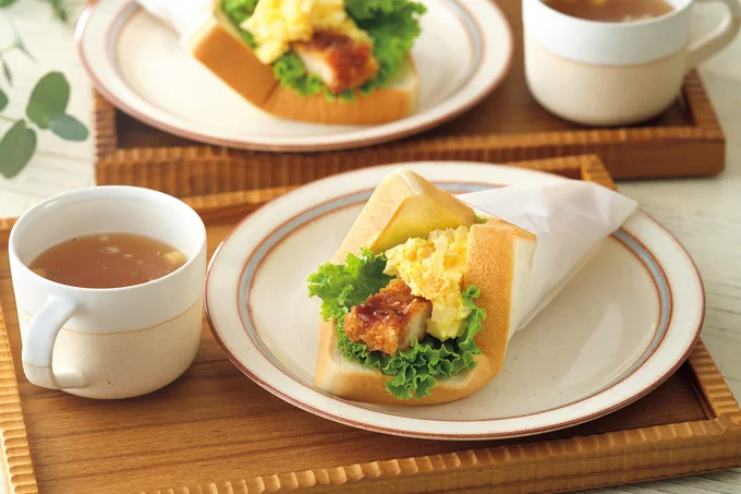 卵マヨフィリングが余ったら、具材を足してラップサンドに