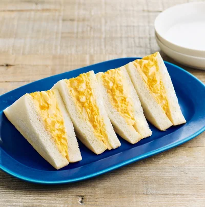 薄めの8枚切りで作る「ロイヤルたまごサンド」