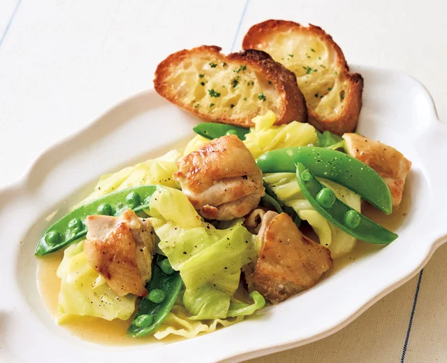 これ1本で味つけがピタリと決まる！ガーリックバターソースで作るラクうまおかず