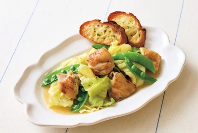 とり肉とキャベツのガリバタ（R）蒸し焼き