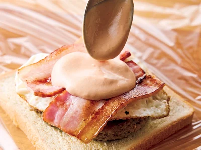 お店風！再現テク▶甘めのオーロラソースが味の決め手！