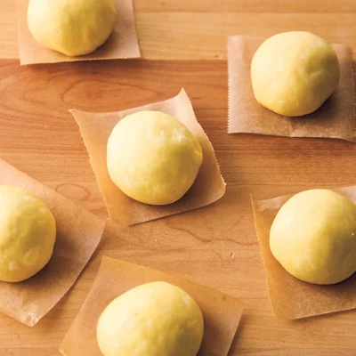 二次発酵（前）▶︎オーブンの発酵機能で40℃に40〜50分おくと…（⇒次へ）