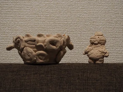 5歳と作った縄文土器▶美味しそうなものと一緒にパシャリ（⇒次へ）