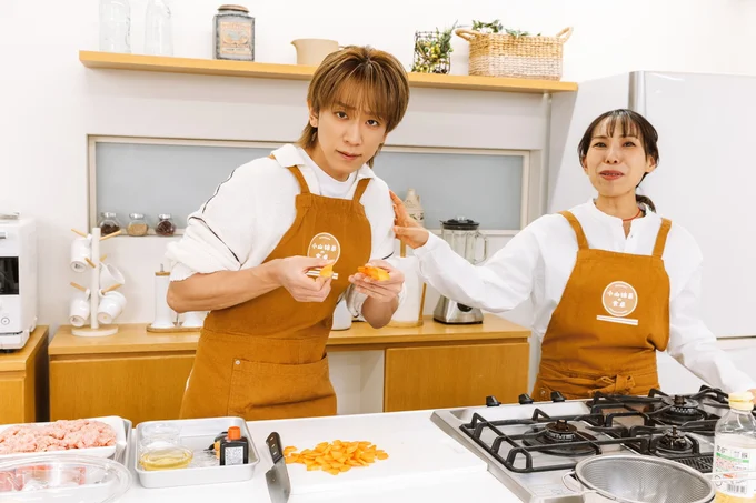 即座に“にんじんと俺”のポーズ。さすがアイドル!