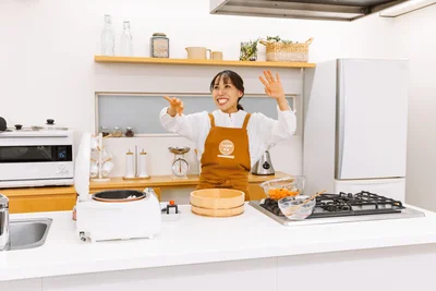 CMソングを歌いながら踊るみきさん（笑）