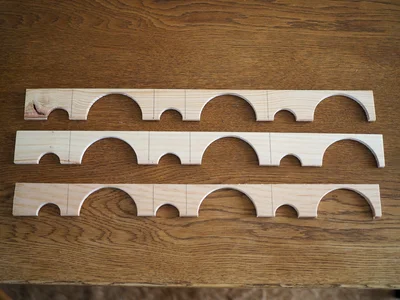 木箱についてきたワインの仕切り板を装飾として再利用　▶これを使うと