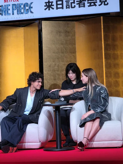 ルフィ役のイニャキ・ゴドイさんとナミ役のエミリーさん