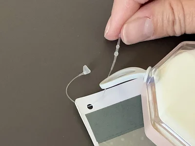 差し込んだコードを引っ張ると…簡単に外れました！