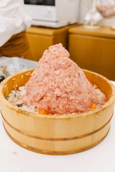 立派な“マグロ山”の完成！