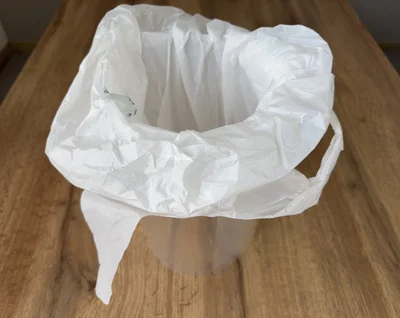 円筒のクリアファイルをビニール袋にかけて...（▶次へ）