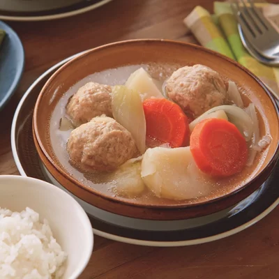 肉のうまみがしみたじゃがいもが絶品「とりだんごのスープ煮」