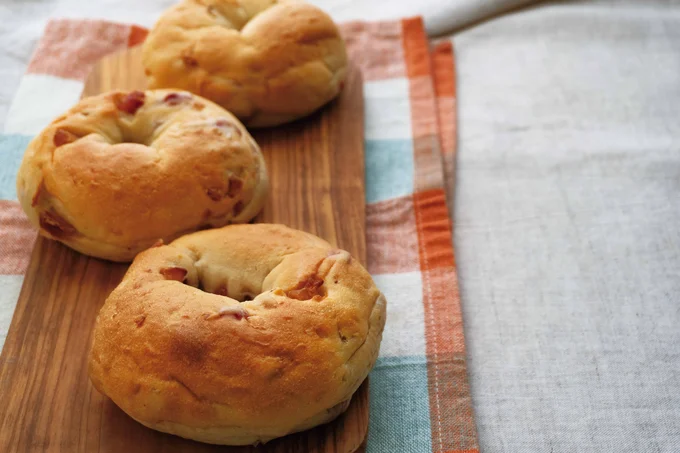 「ごろっとマカダミアとグランベリーのもっちり湯種ベーグル」3個496円