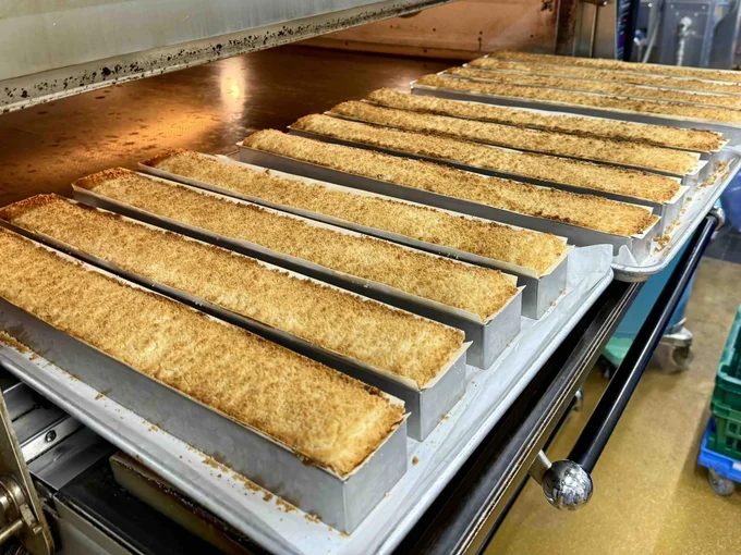 食べたらみんな大好きになるはず！焼きたてのプレミアムチーズケーキ