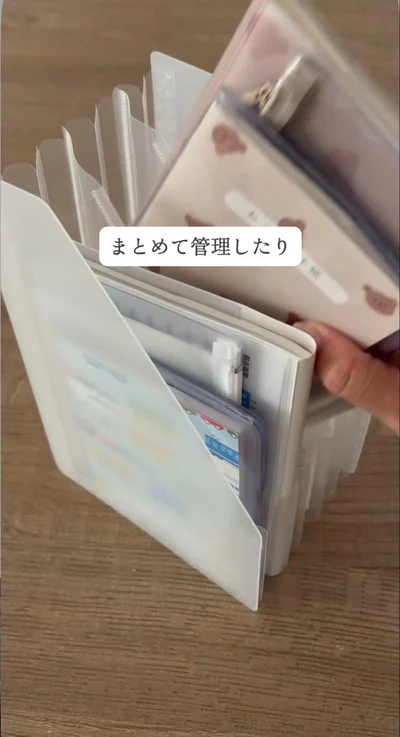 立てて収納が可能▶（次画像から財布も人生も豊かになるお金の整え方！『物事を「いる・いらない」に分けただけで、貯金ゼロから「貯められる人」になりました』が読めます）