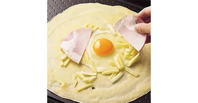 卵とハムのガレット工程４