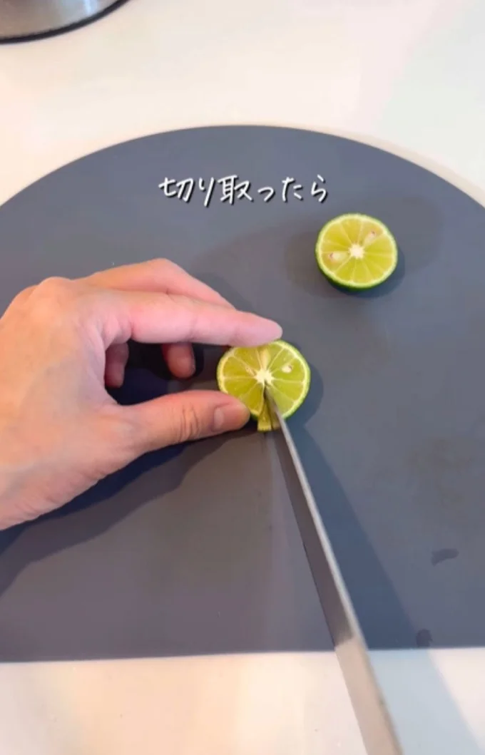 すだちも工夫すれば簡単に絞れる▶「にんじんの角切り」の裏ワザ（⇒次へ）