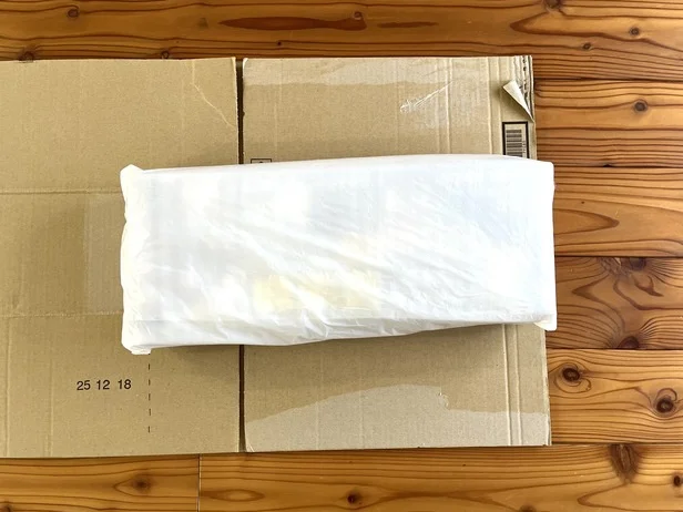 箱の右端に荷物を合わせて、上下のフラップに点線を引きます(▶次へ)