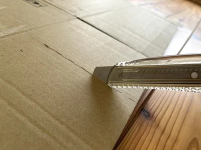 点線に沿ってカッターで切ります（▶次へ）