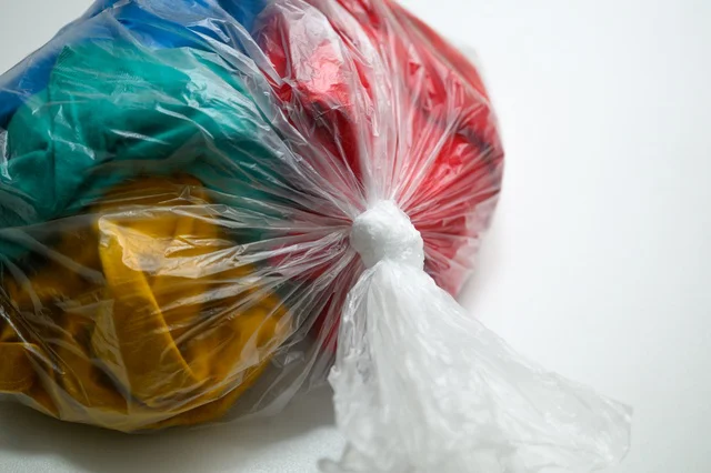 ビニール袋の固い結び目を簡単にほどく方法