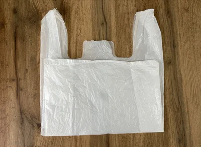 持ち手に向かって横に半分折る（▶次へ）