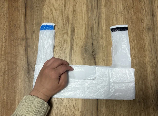 真ん中びらびらした部分を手前に折る（▶次へ）