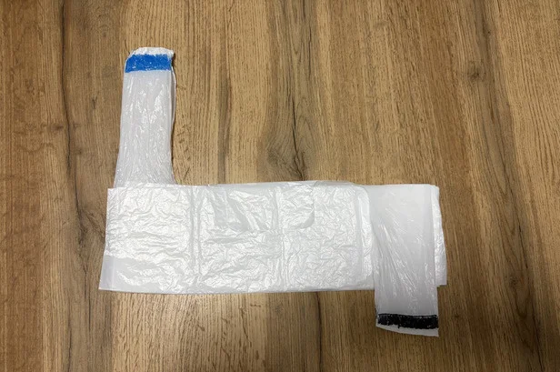 右の持ち手も手前に折る（▶次へ）