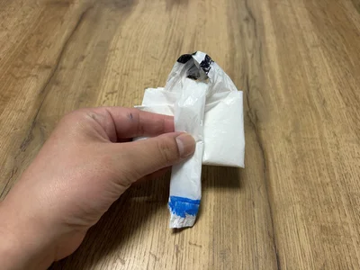 長い持ち手（青）を一周グルっと巻く（▶次へ）