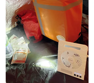 暑いときにも緊急時にも！ファン×充電器×電灯の3way