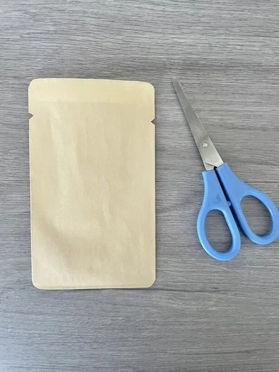 上部の両サイドに開け口を作る（▶次へ）