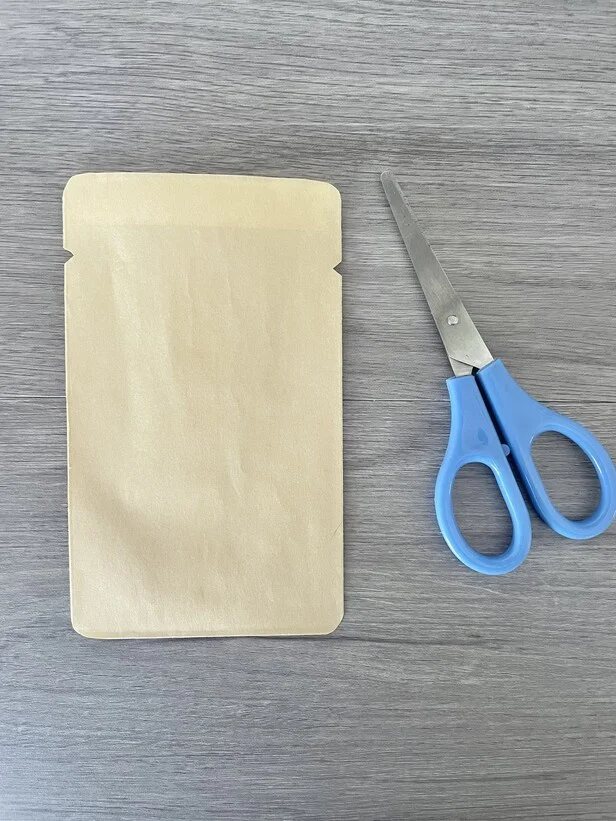 上部の両サイドに開け口を作る（▶次へ）