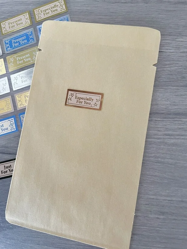 お好みの位置にシールを貼る（▶次へ）