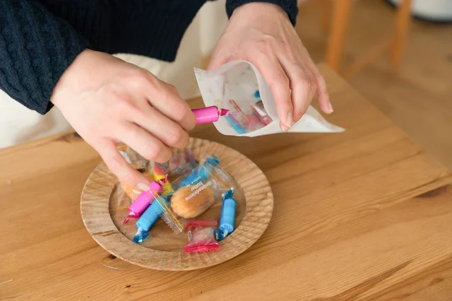 茶封筒をリメイク！手軽にできる大人かわいいギフトラッピング術