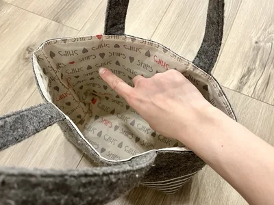 中央よりやや左右どちらかに寄せるのがポイント（▶次へ）