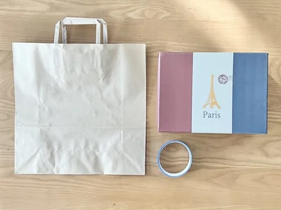 準備するのは紙袋と荷物の他にテープだけ（▶やり方をチェック）