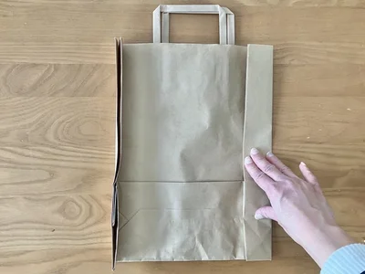 しっかり折り目を付けるのがポイント！（▶次へ）