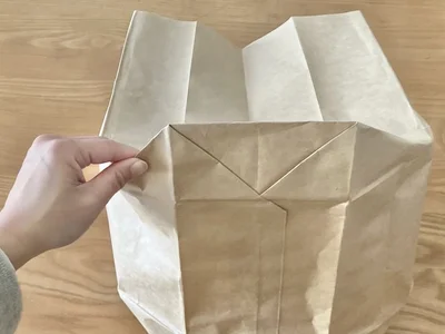 底の余った部分もしっかり折って…（▶次へ）
