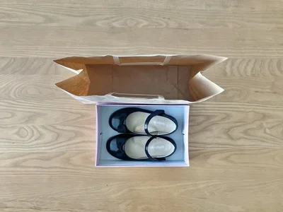 箱に入った靴をフリマアプリで売りたいときも…（▶次へ）